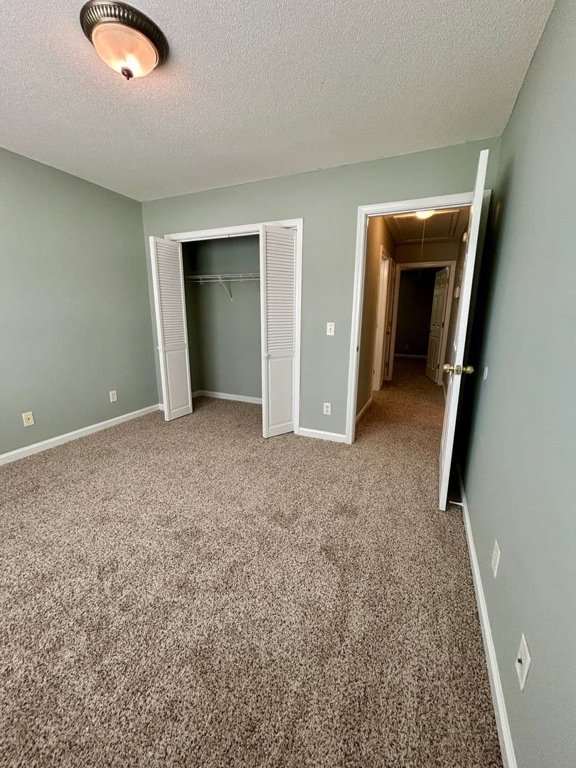 Savannah House: 6 Fontenot Ct