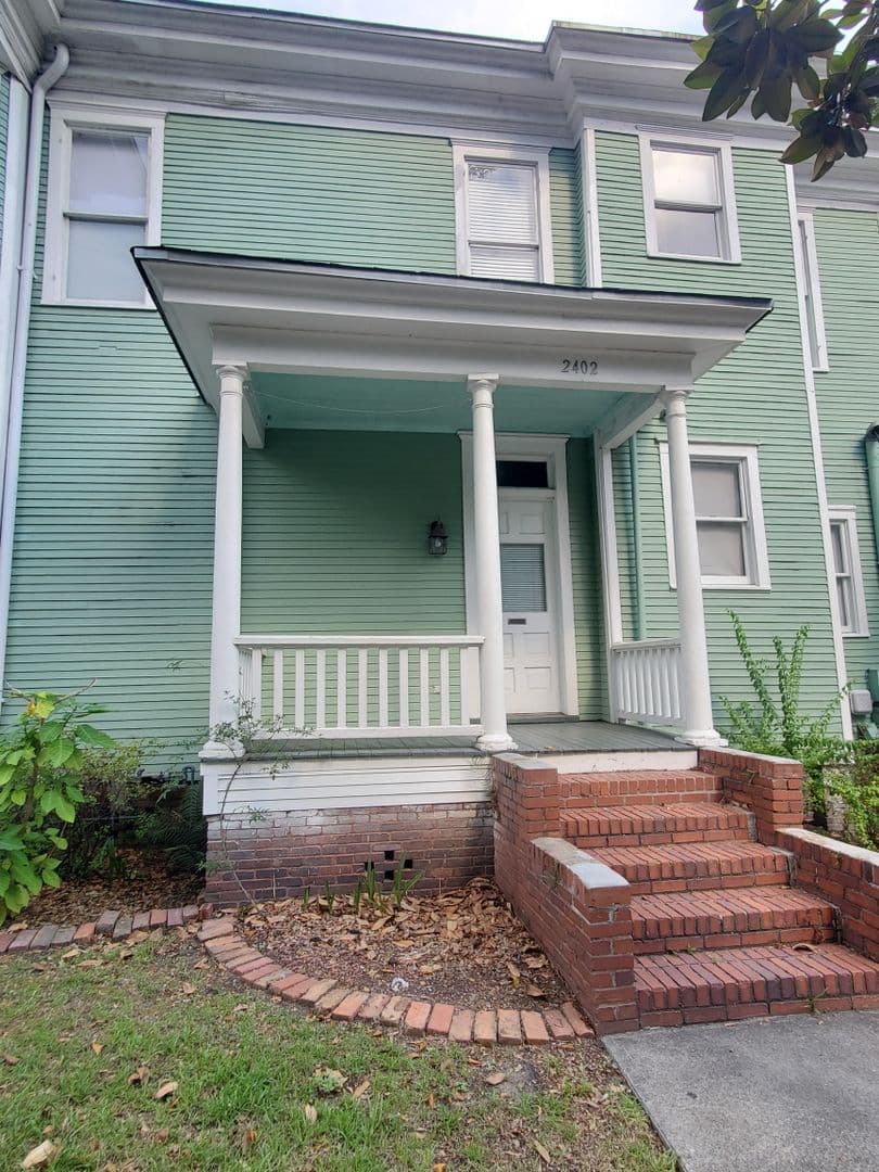 Savannah House: 2402 Lincoln Street