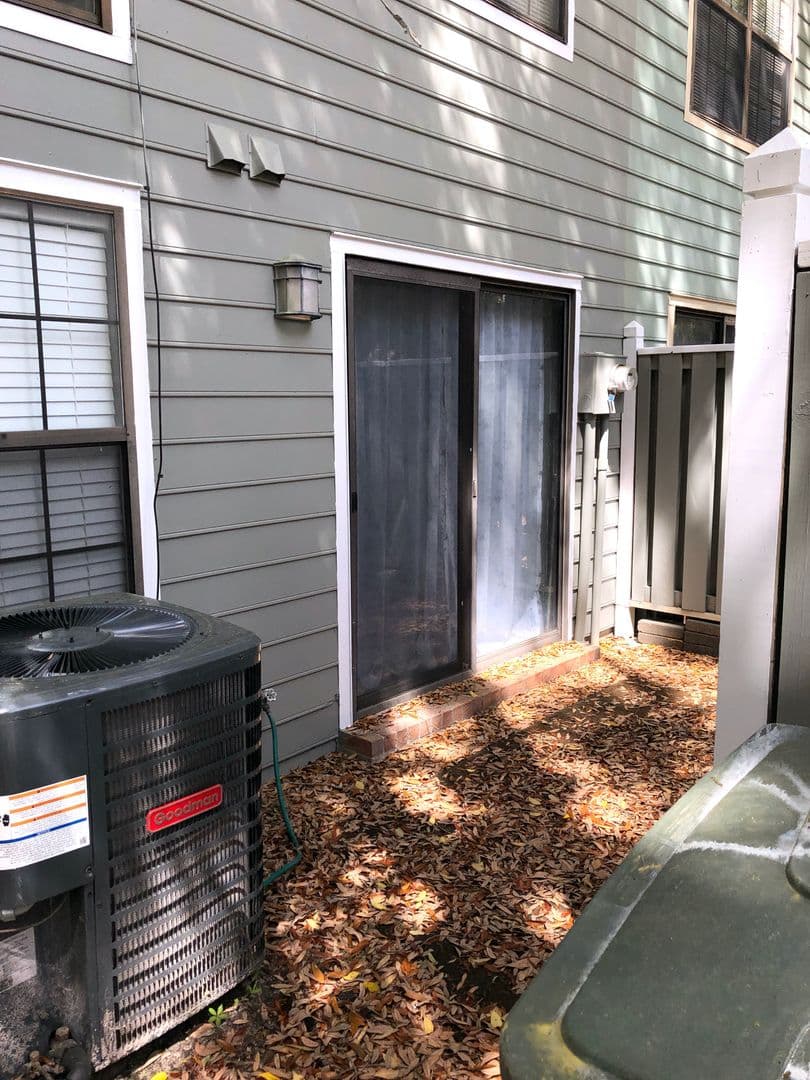 Savannah House: 118 Holland Park Circle