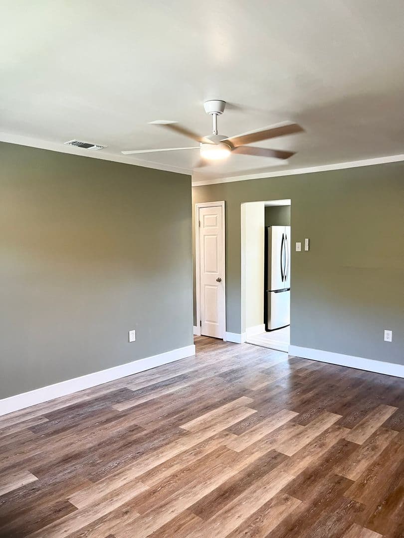 Savannah Apartment: 2524 Semken Ave