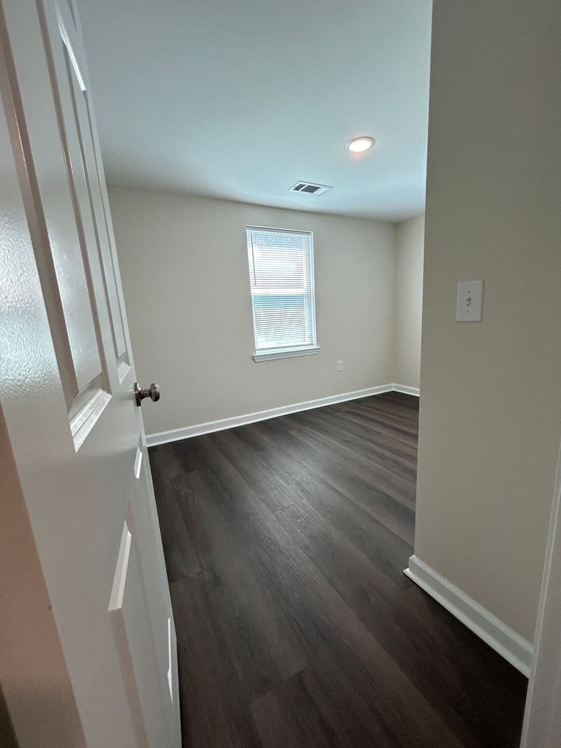 Savannah House: 5308 Jasmine Avenue