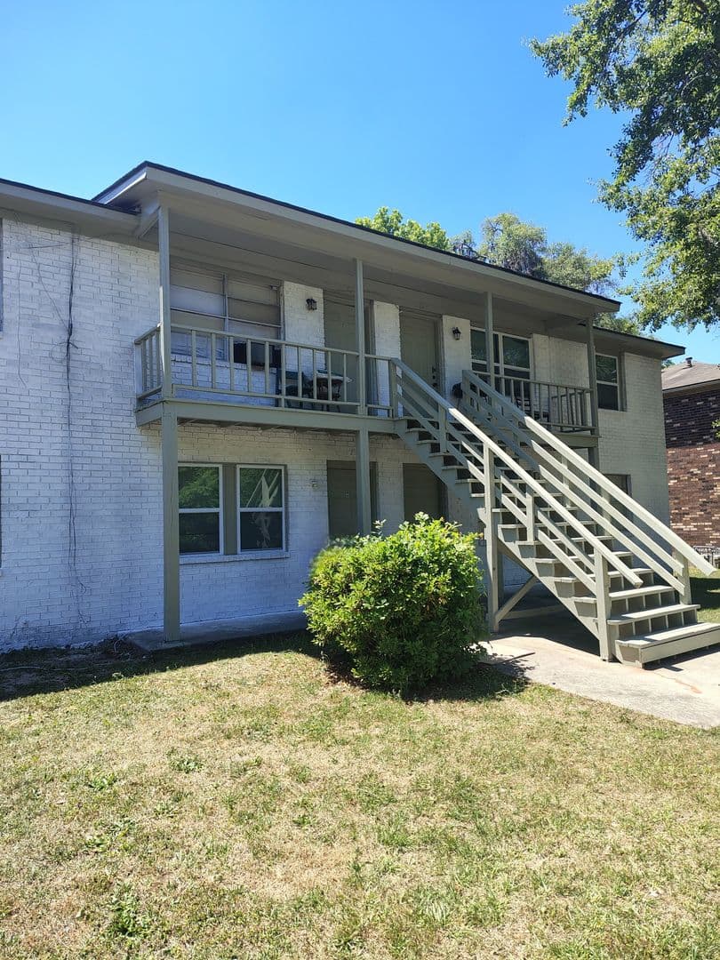 Savannah Apartment: 2524 Semken Ave
