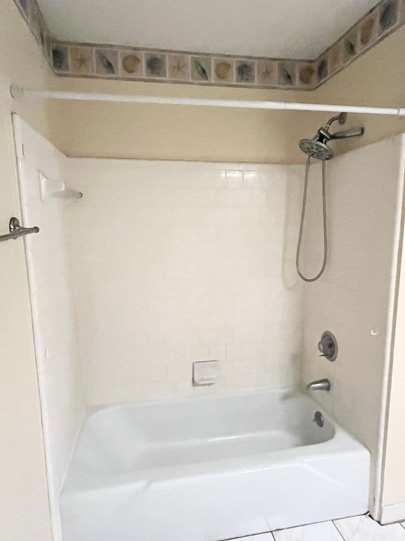 Savannah Townhome: 455 Mall Blvd