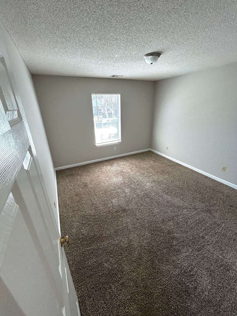 Savannah Apartment: 28 Chatham St