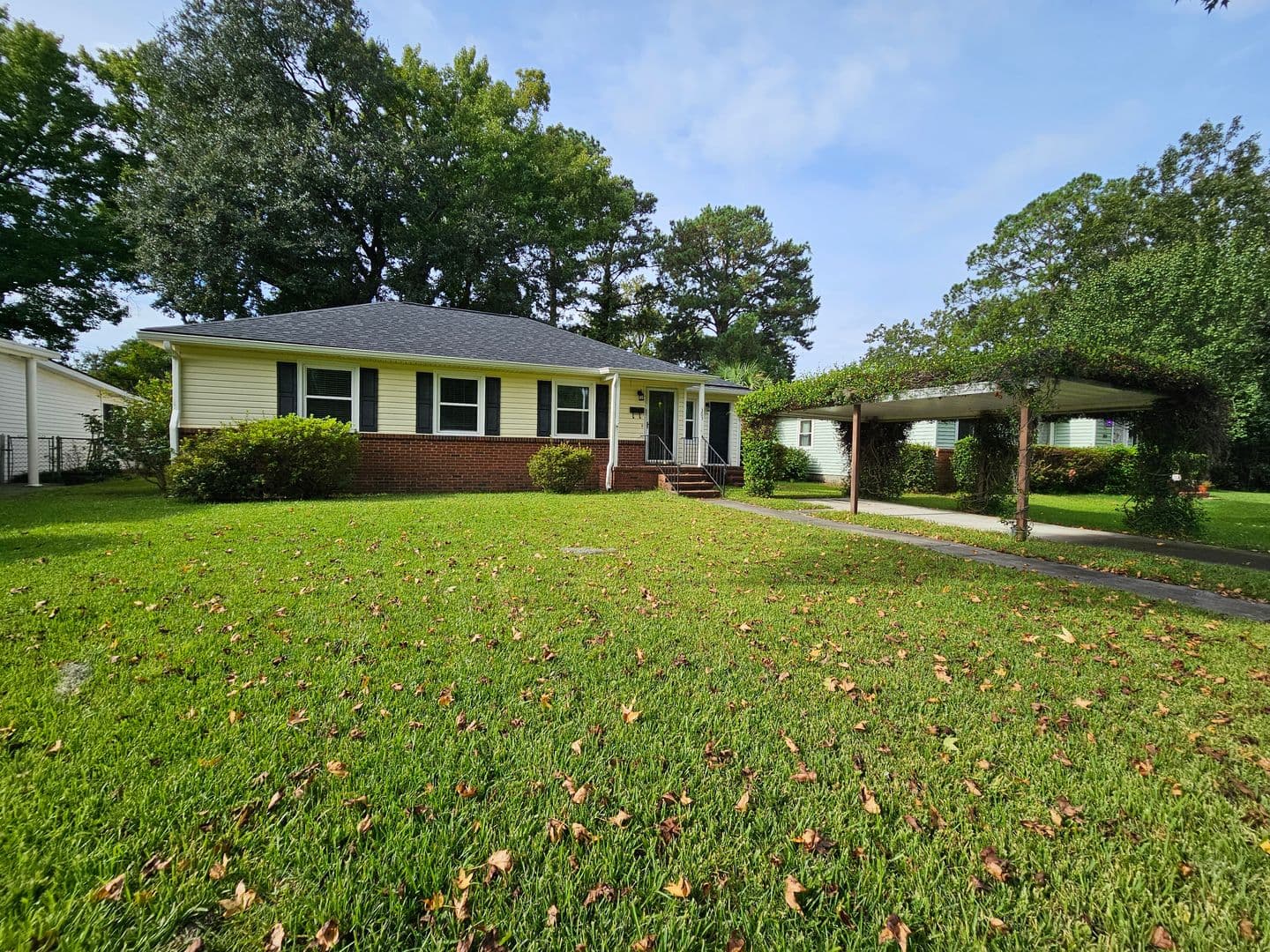 Savannah House: 303 Brandywine Rd