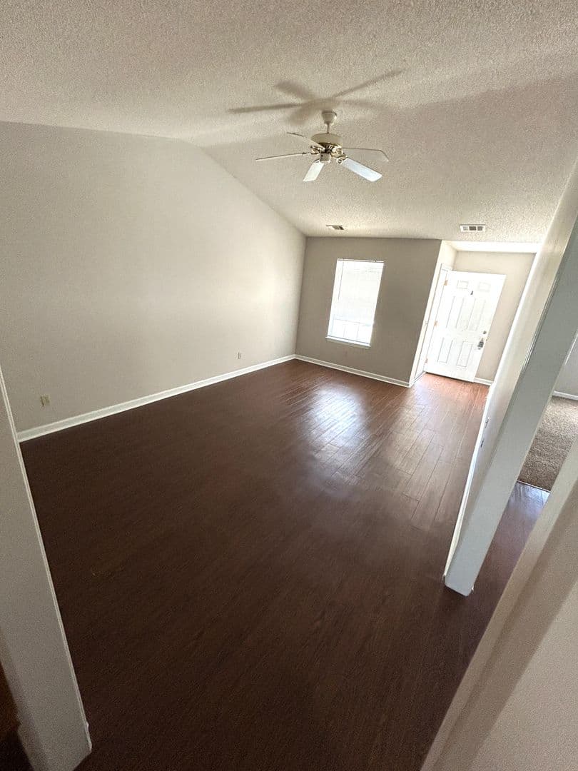 Savannah Apartment: 28 Chatham St