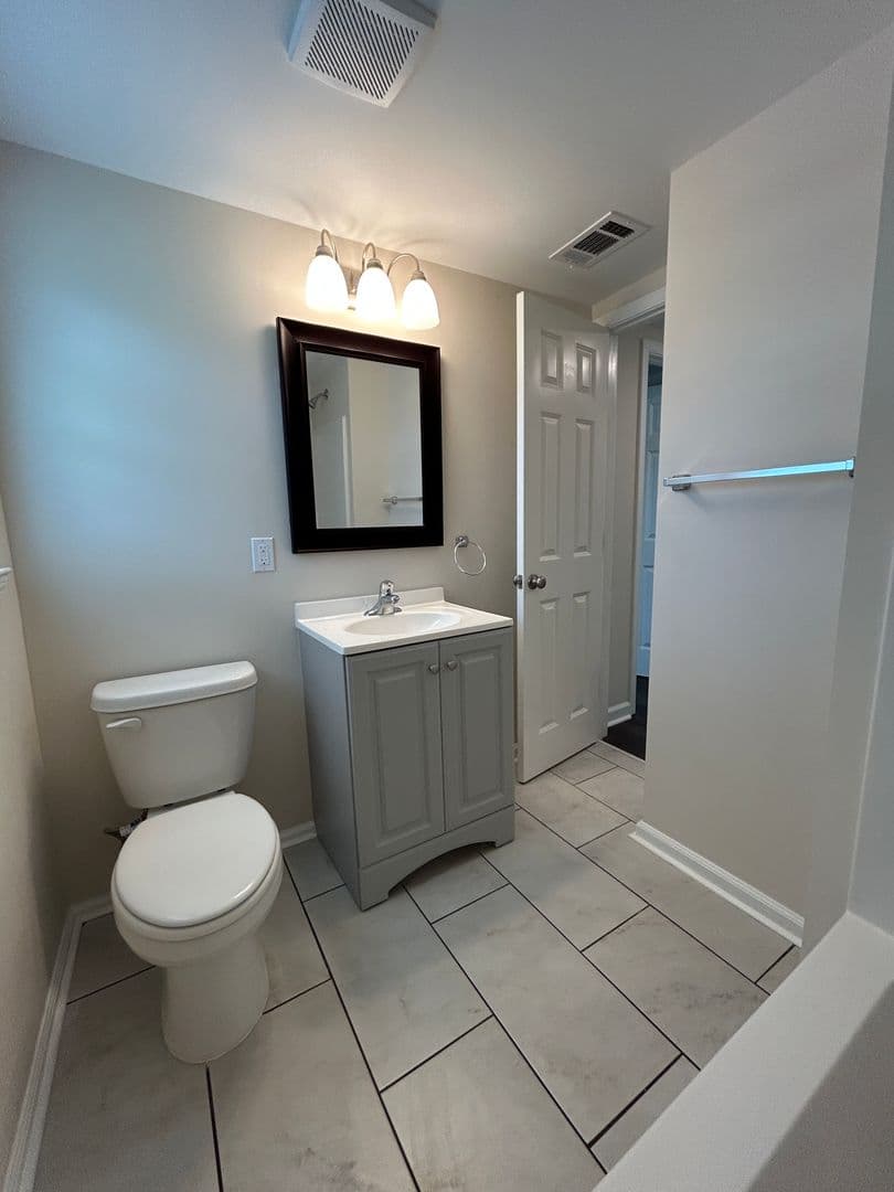 Savannah House: 5308 Jasmine Avenue