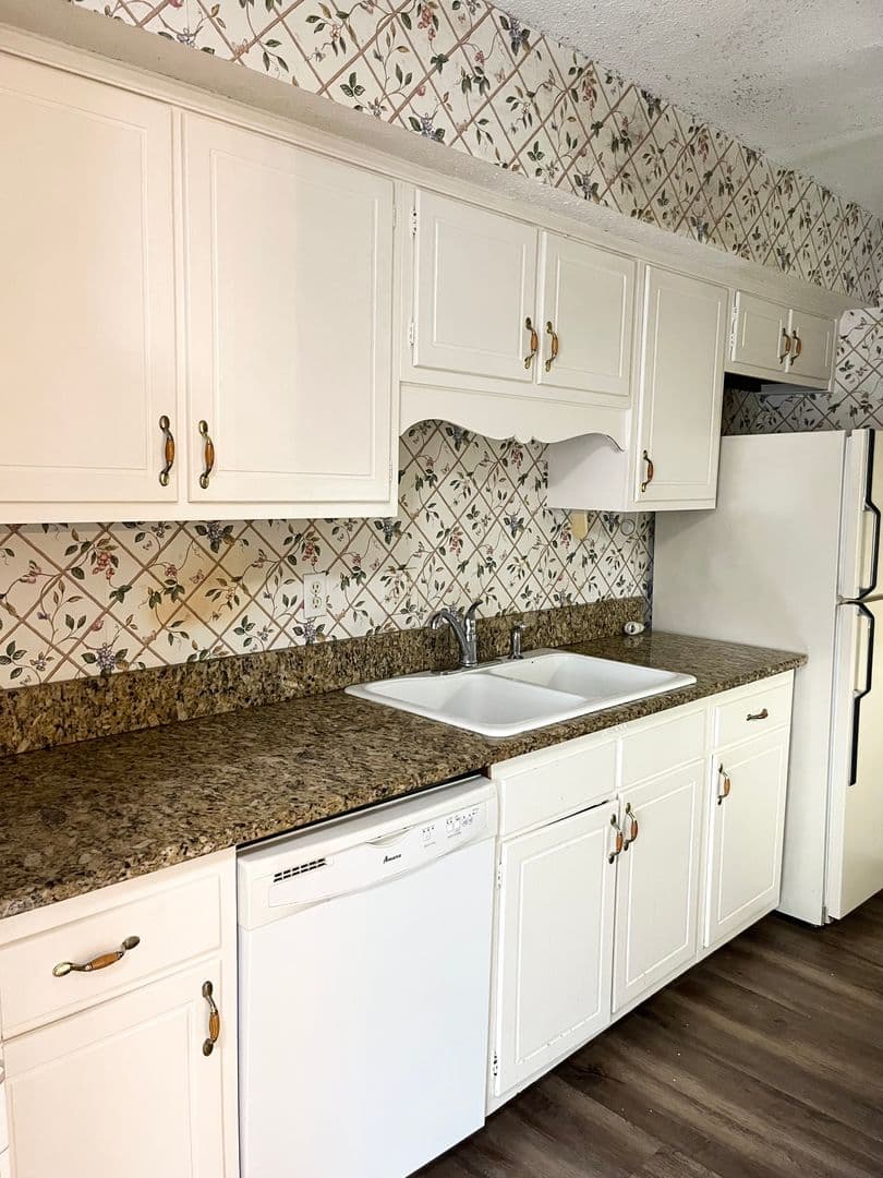 Savannah Townhome: 455 Mall Blvd