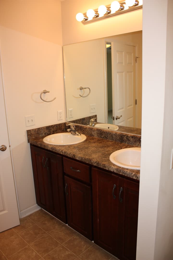 Savannah House: 8 Reese Way