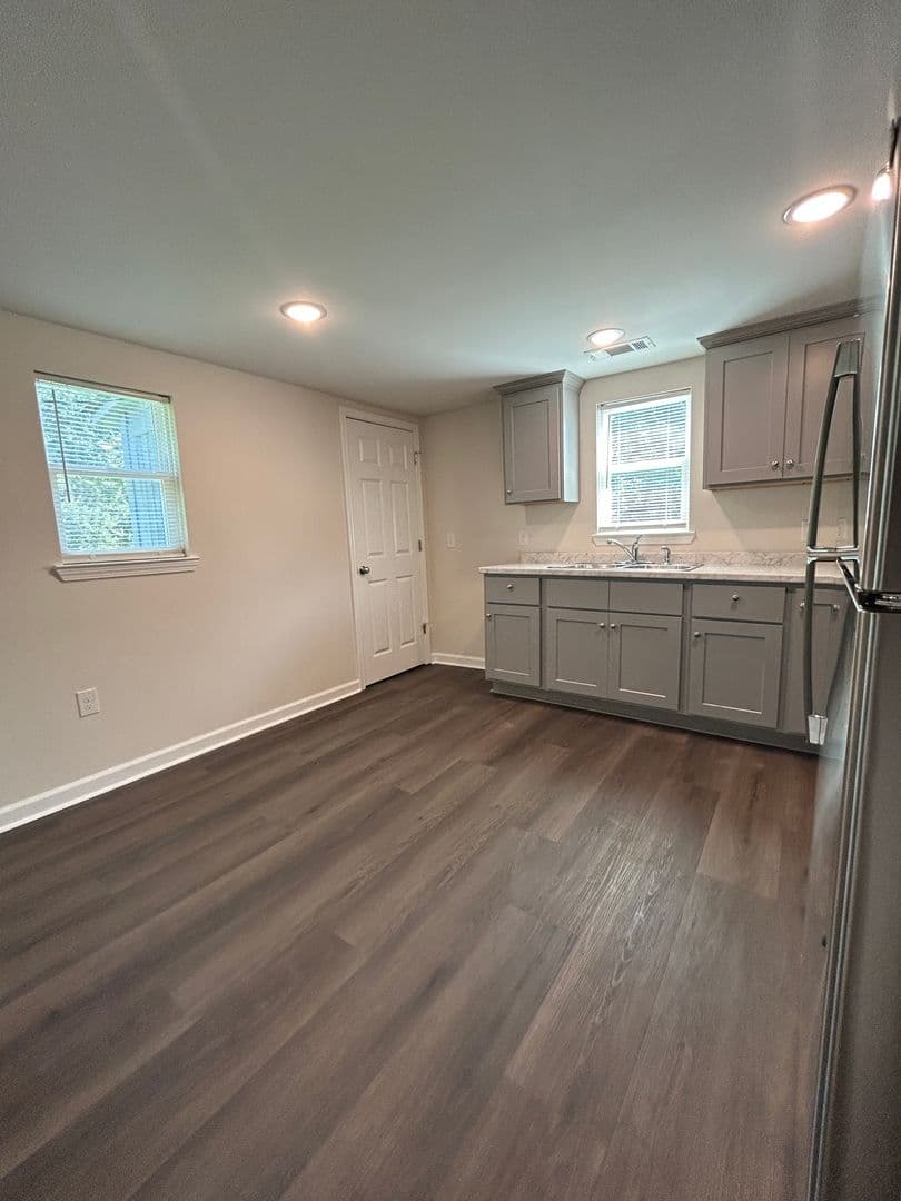 Savannah House: 5308 Jasmine Avenue