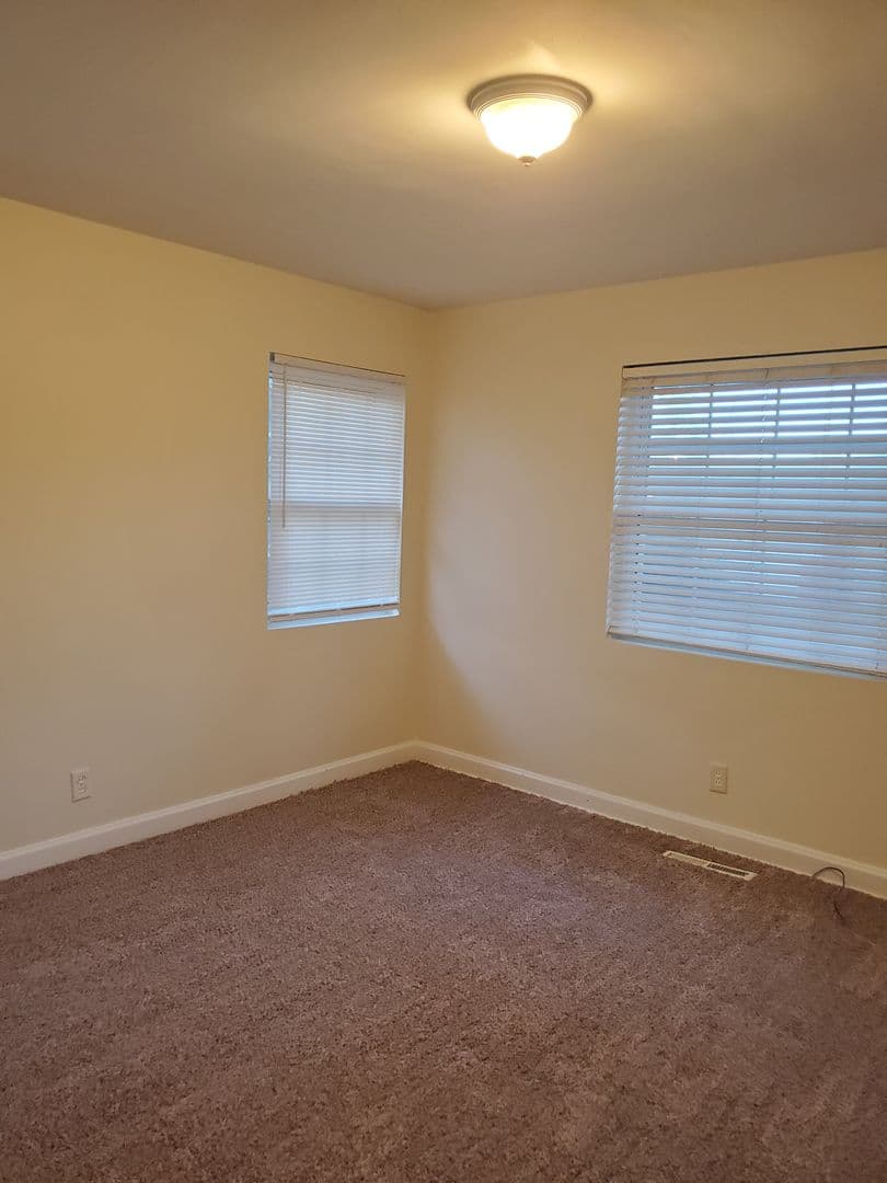 Savannah House: 130 Linden Drive