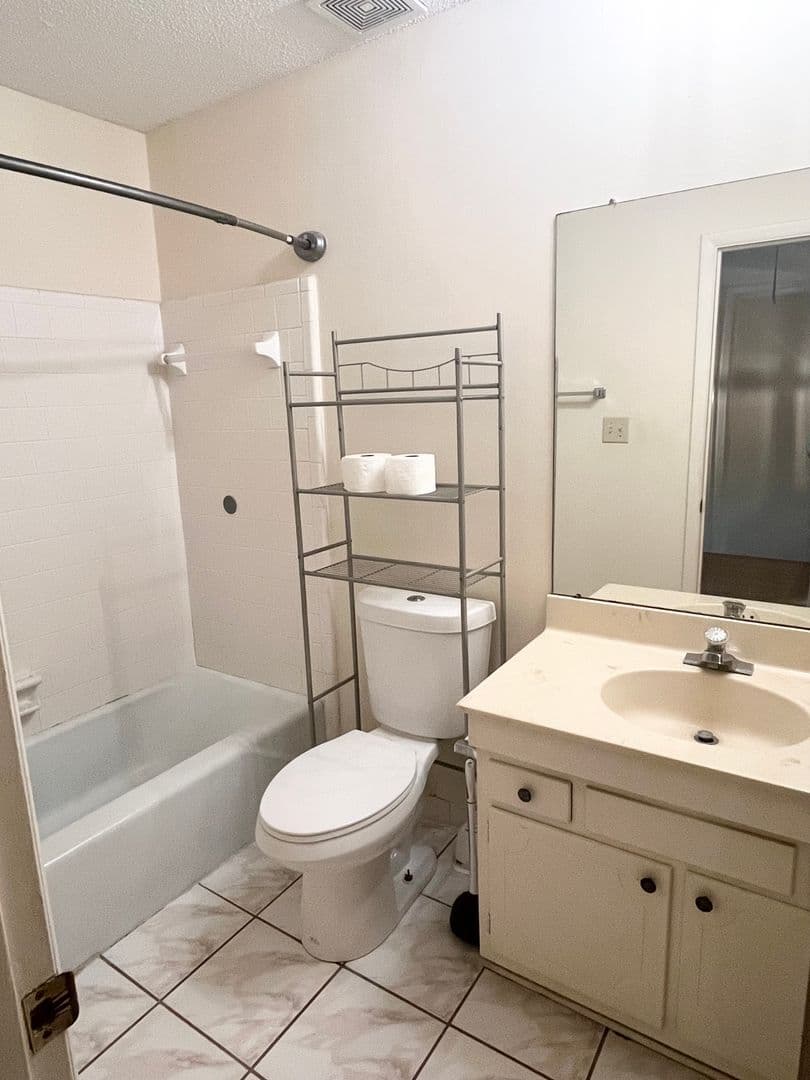 Savannah Townhome: 455 Mall Blvd