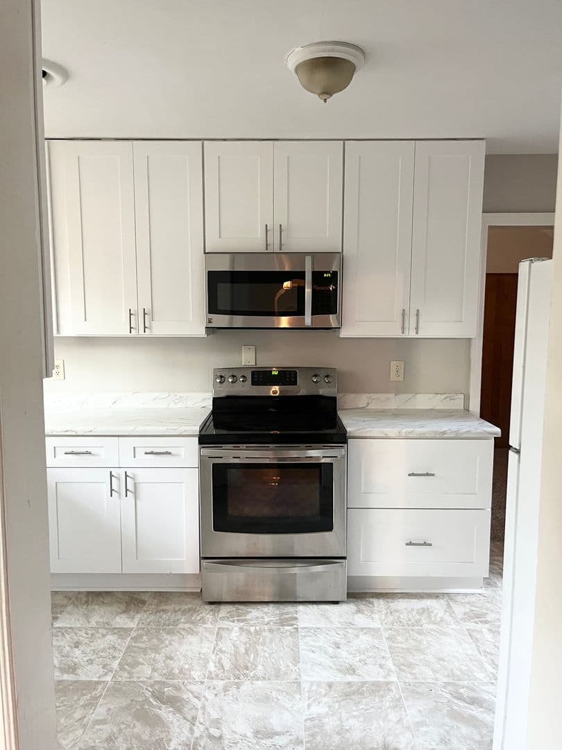Savannah House: 130 Linden Drive
