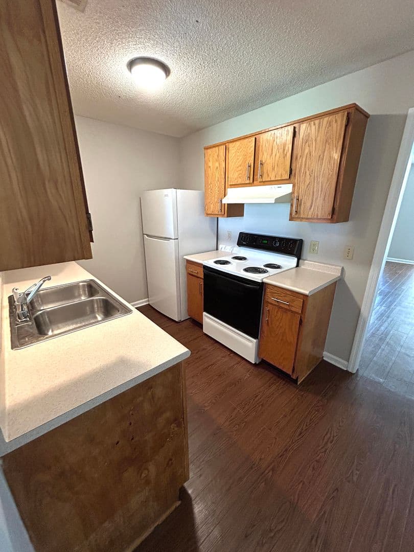 Savannah Apartment: 28 Chatham St