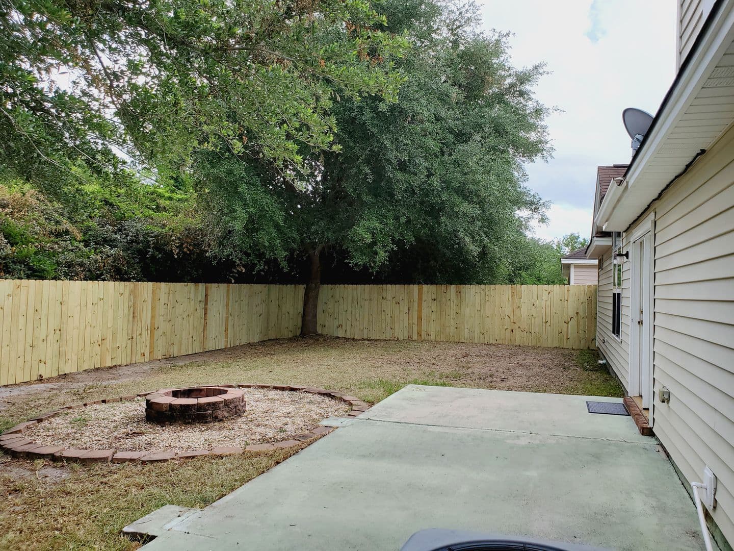 Savannah House: 6 Fontenot Ct