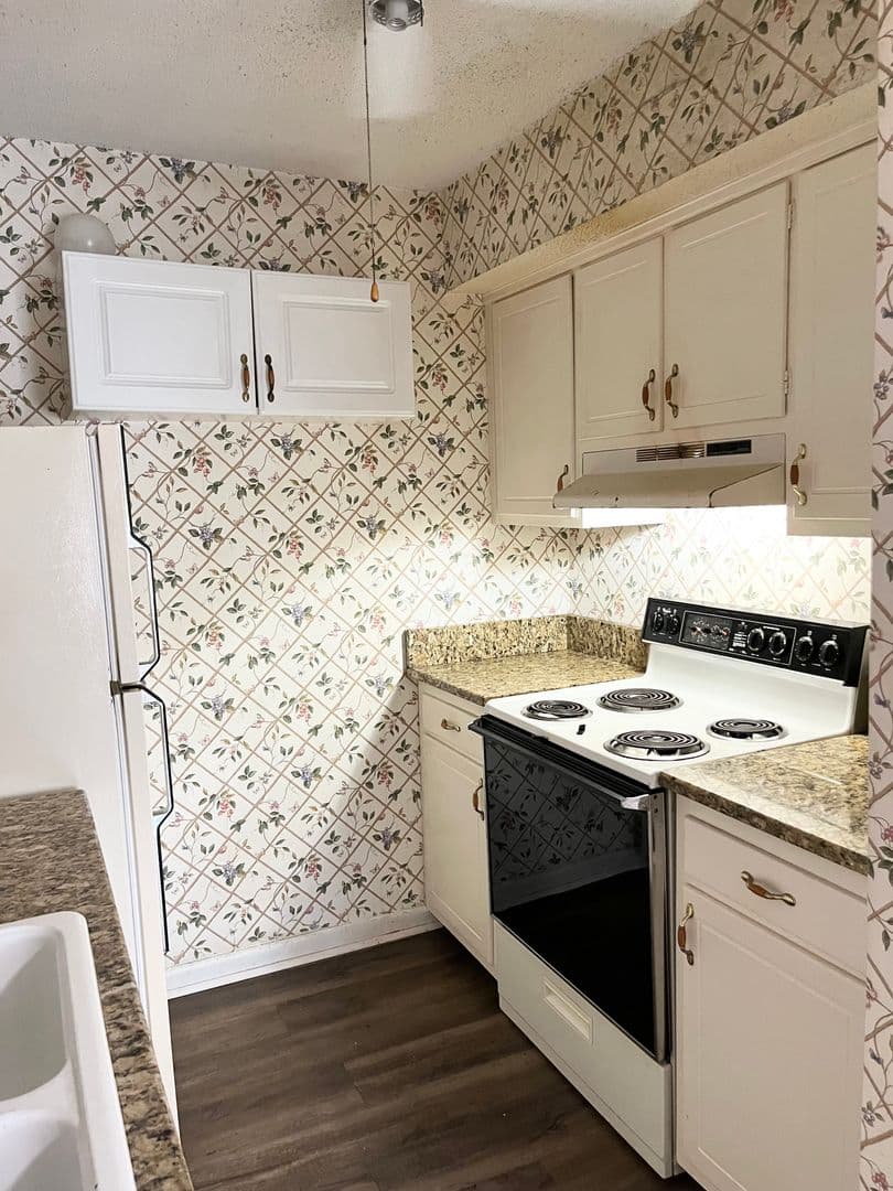 Savannah Townhome: 455 Mall Blvd