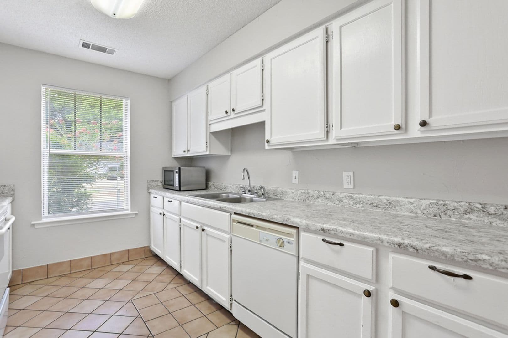 Savannah House: 32 Norwood Ct.