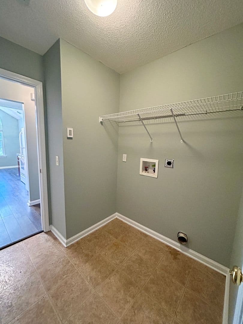 Savannah House: 6 Fontenot Ct