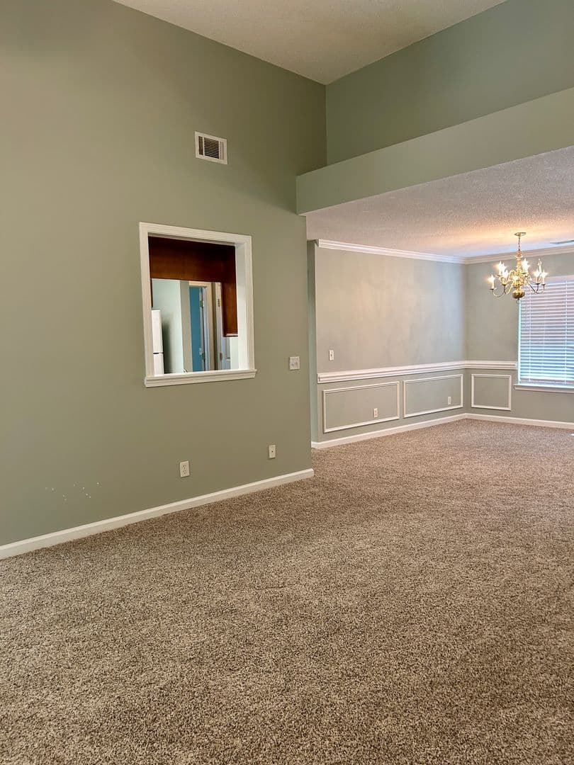 Savannah House: 6 Fontenot Ct