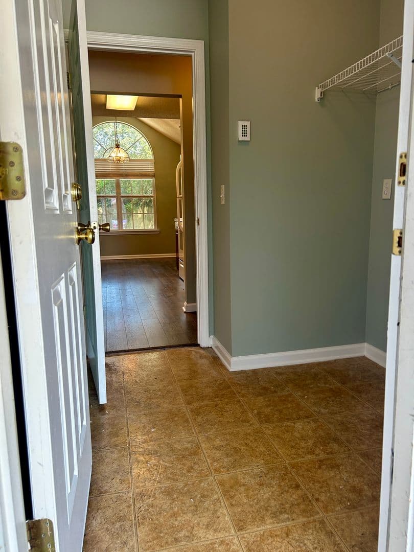 Savannah House: 6 Fontenot Ct