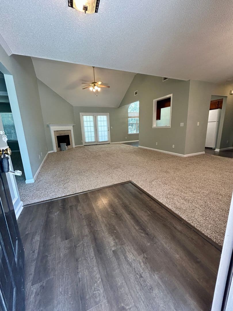 Savannah House: 6 Fontenot Ct