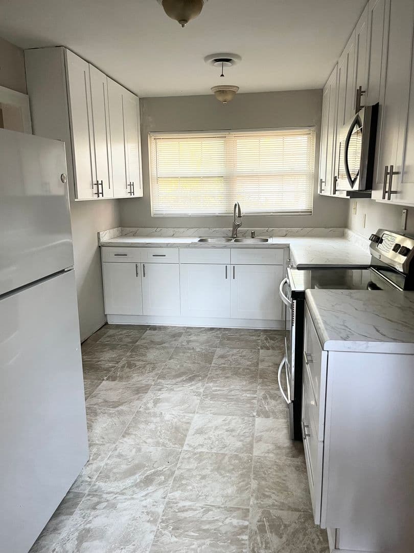 Savannah House: 130 Linden Drive
