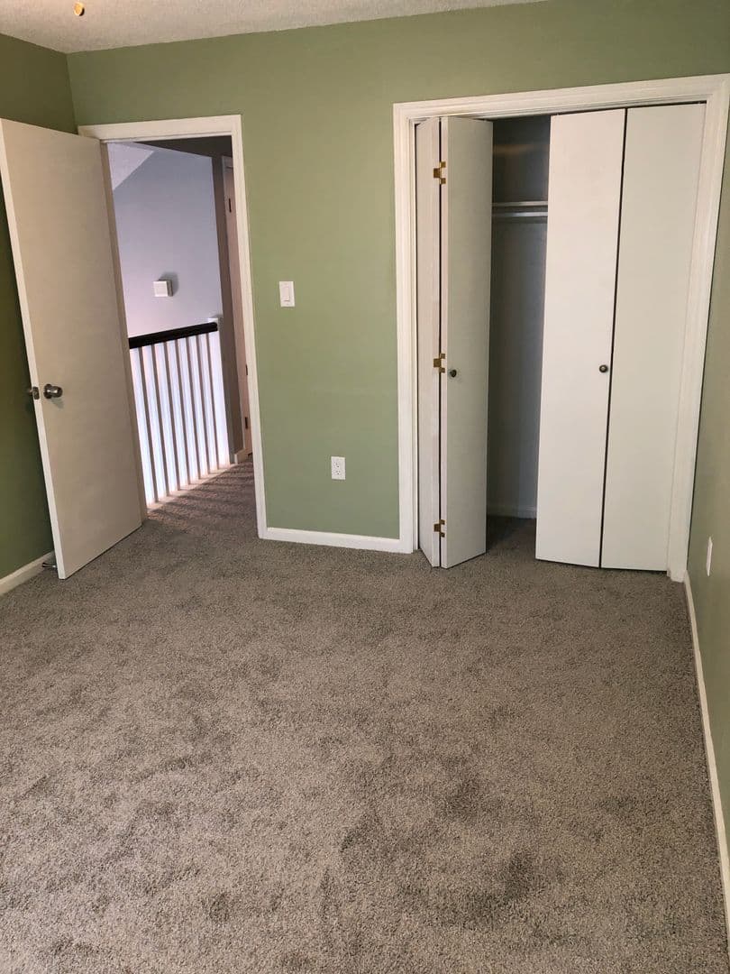 Savannah House: 118 Holland Park Circle
