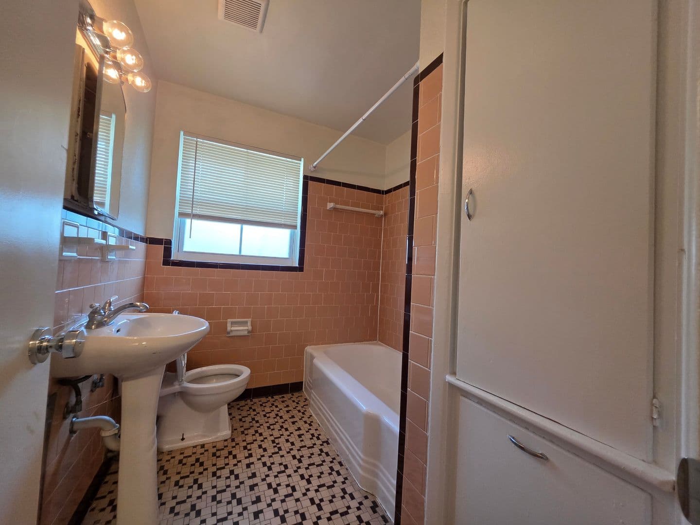 Savannah Apartment: 3601 Bull St