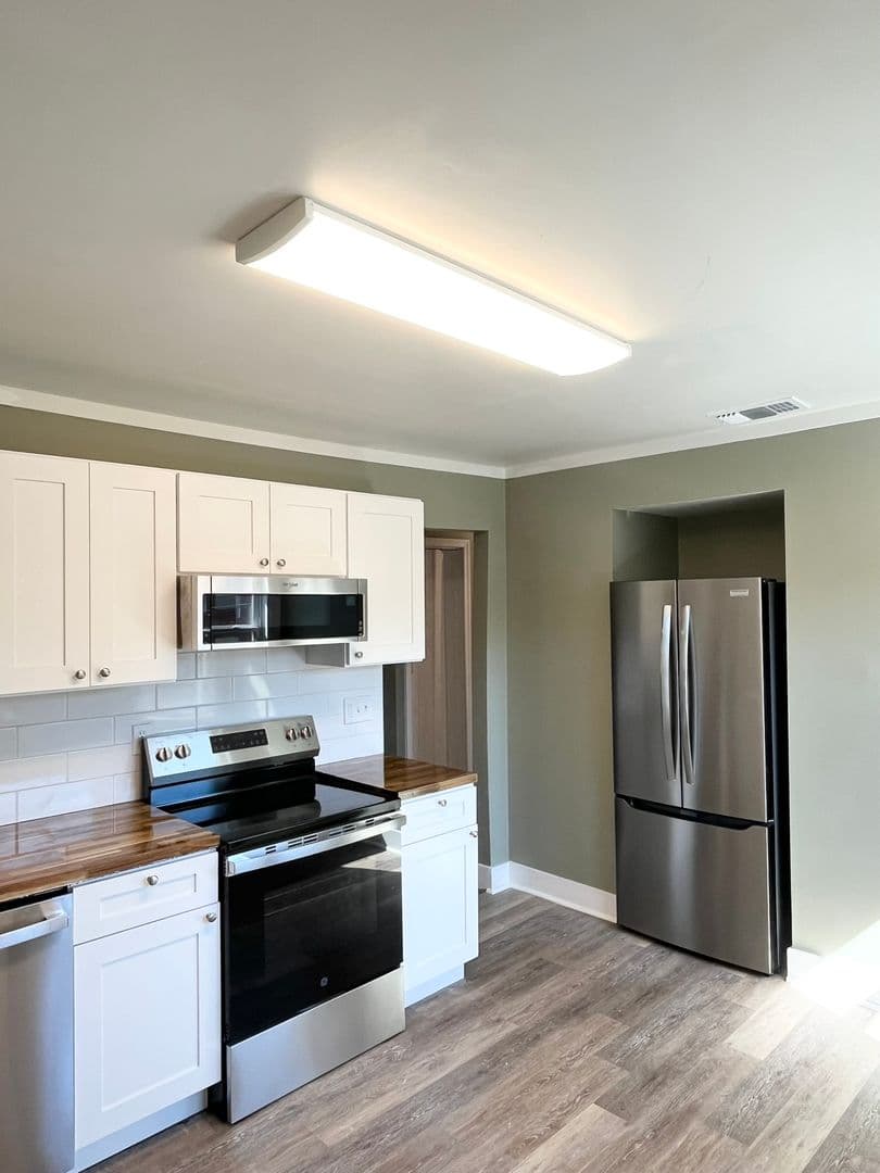 Savannah Apartment: 2524 Semken Ave
