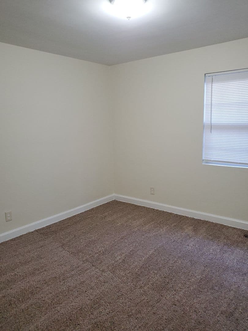Savannah House: 130 Linden Drive