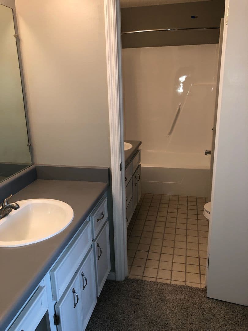 Savannah House: 118 Holland Park Circle
