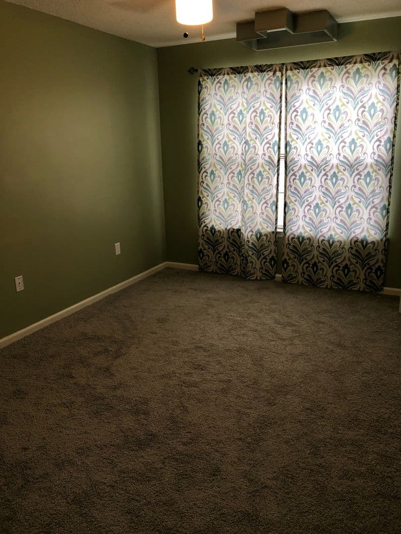 Savannah House: 118 Holland Park Circle