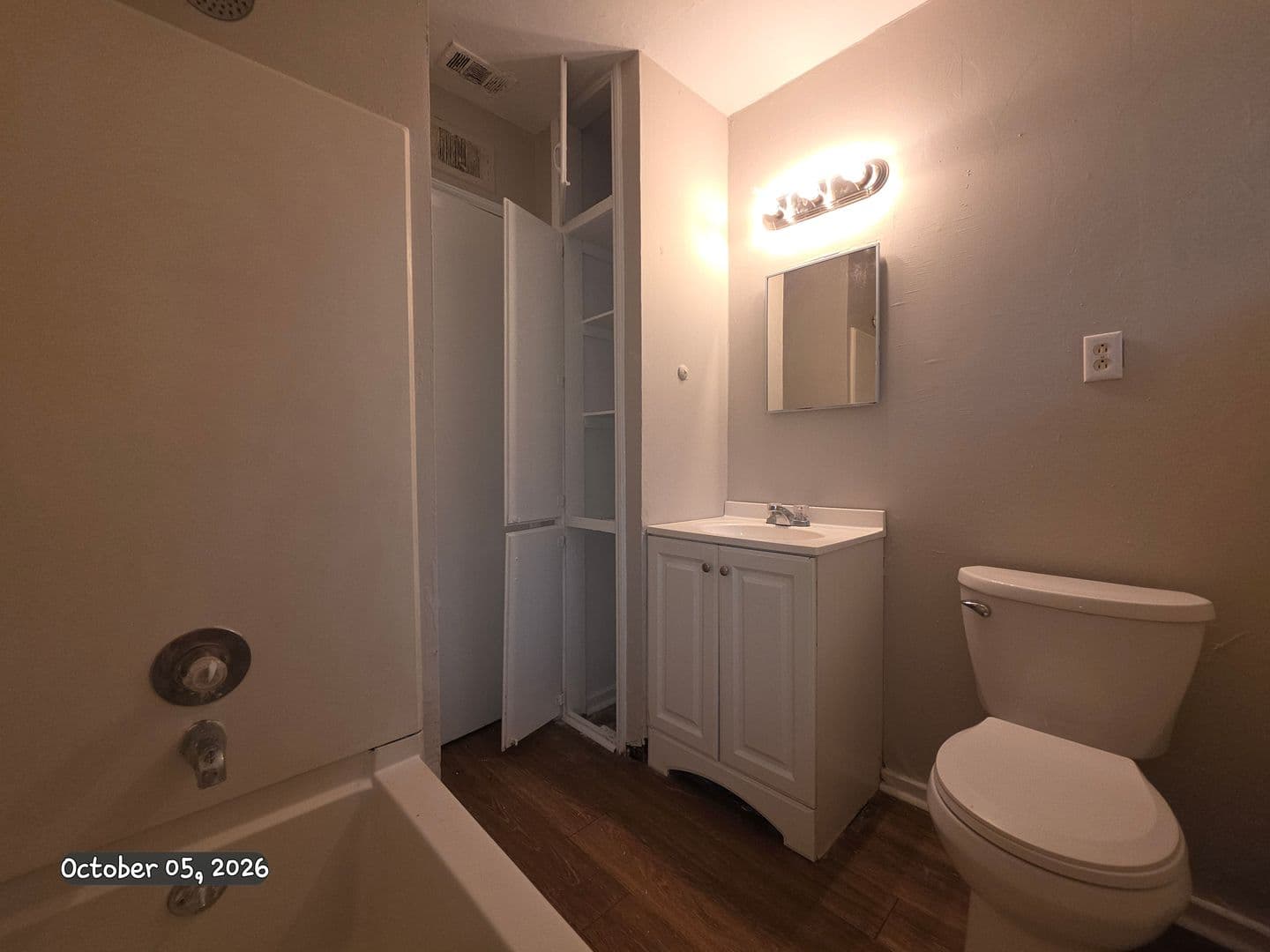 Savannah House: 2225 Vicksburg Dr.