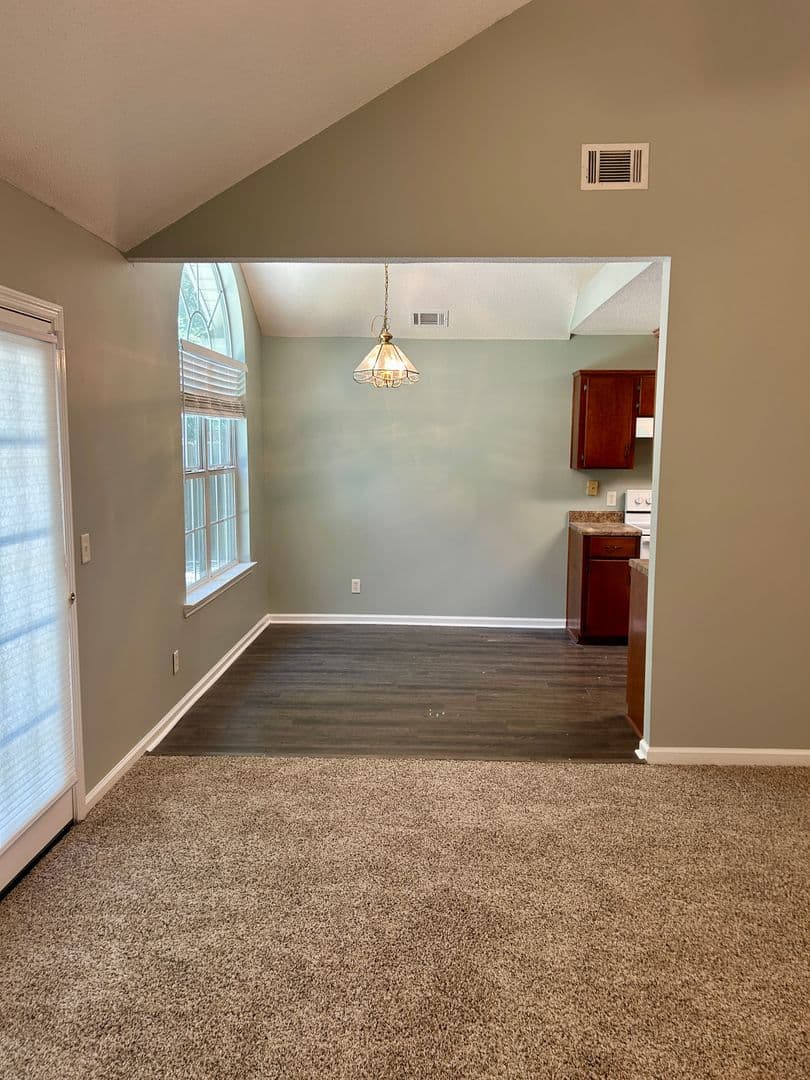 Savannah House: 6 Fontenot Ct