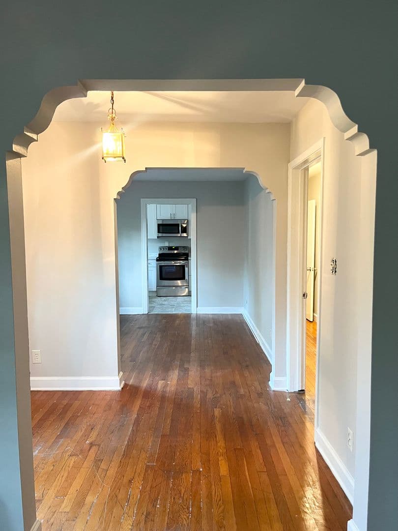Savannah House: 130 Linden Drive