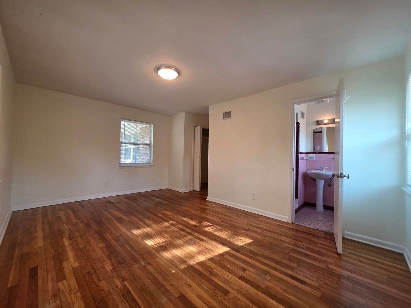 Savannah Apartment: 3601 Bull St