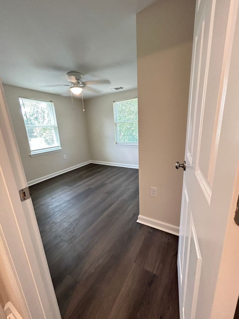 Savannah House: 5308 Jasmine Avenue
