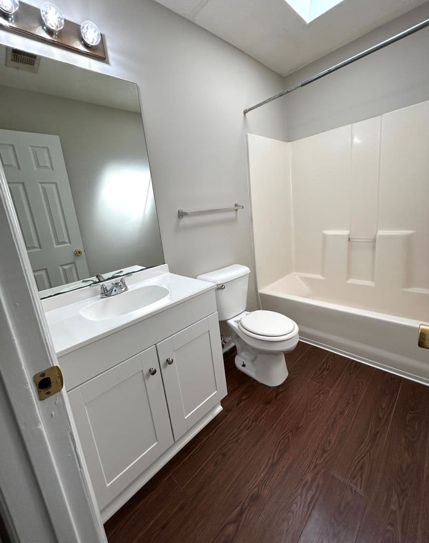 Savannah Apartment: 28 Chatham St
