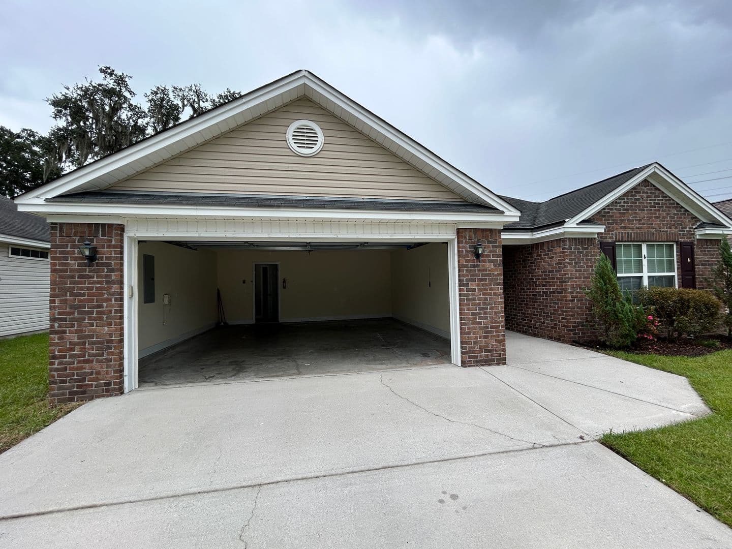Savannah House: 24 Rainier Lane
