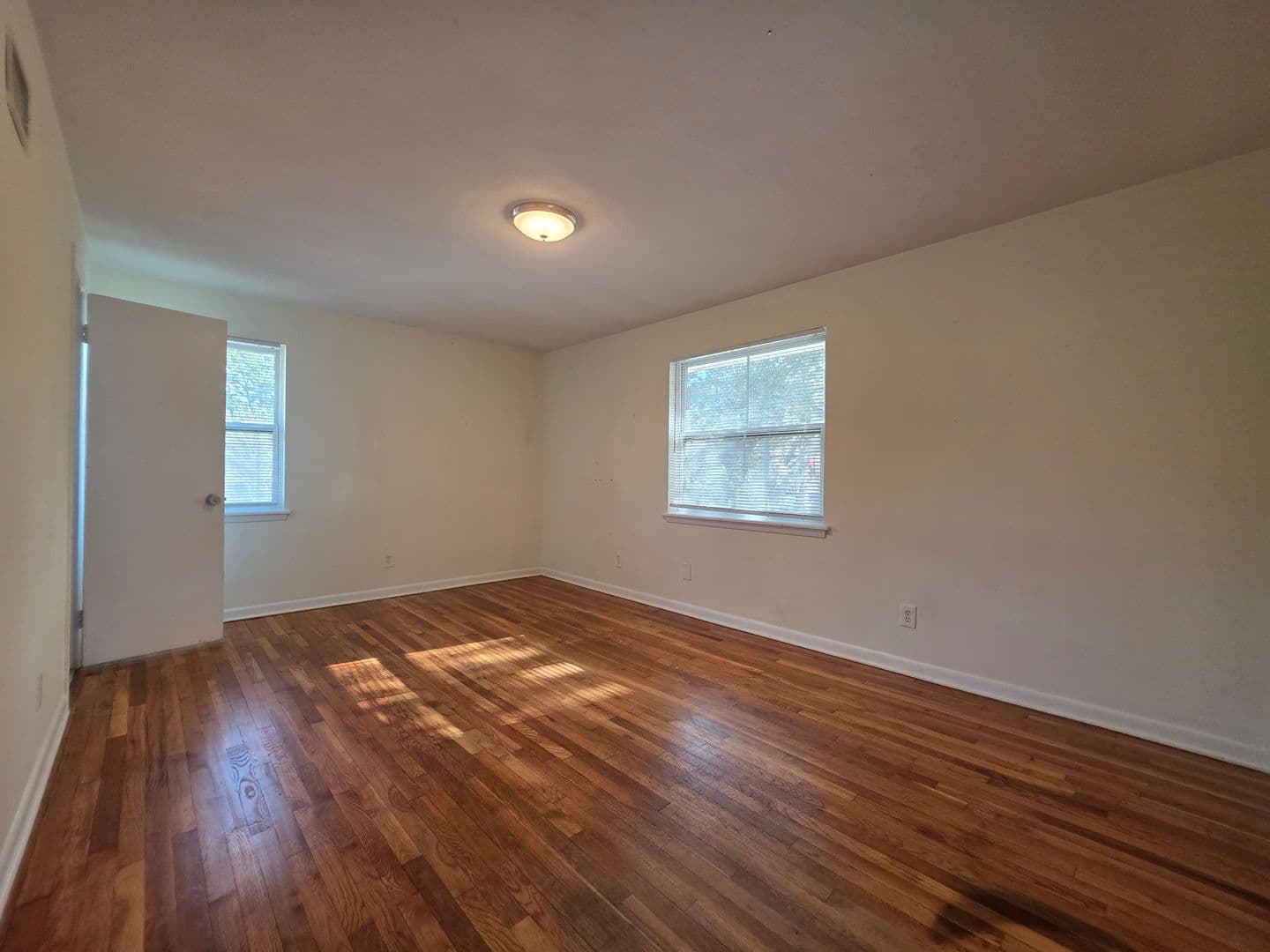 Savannah Apartment: 3601 Bull St