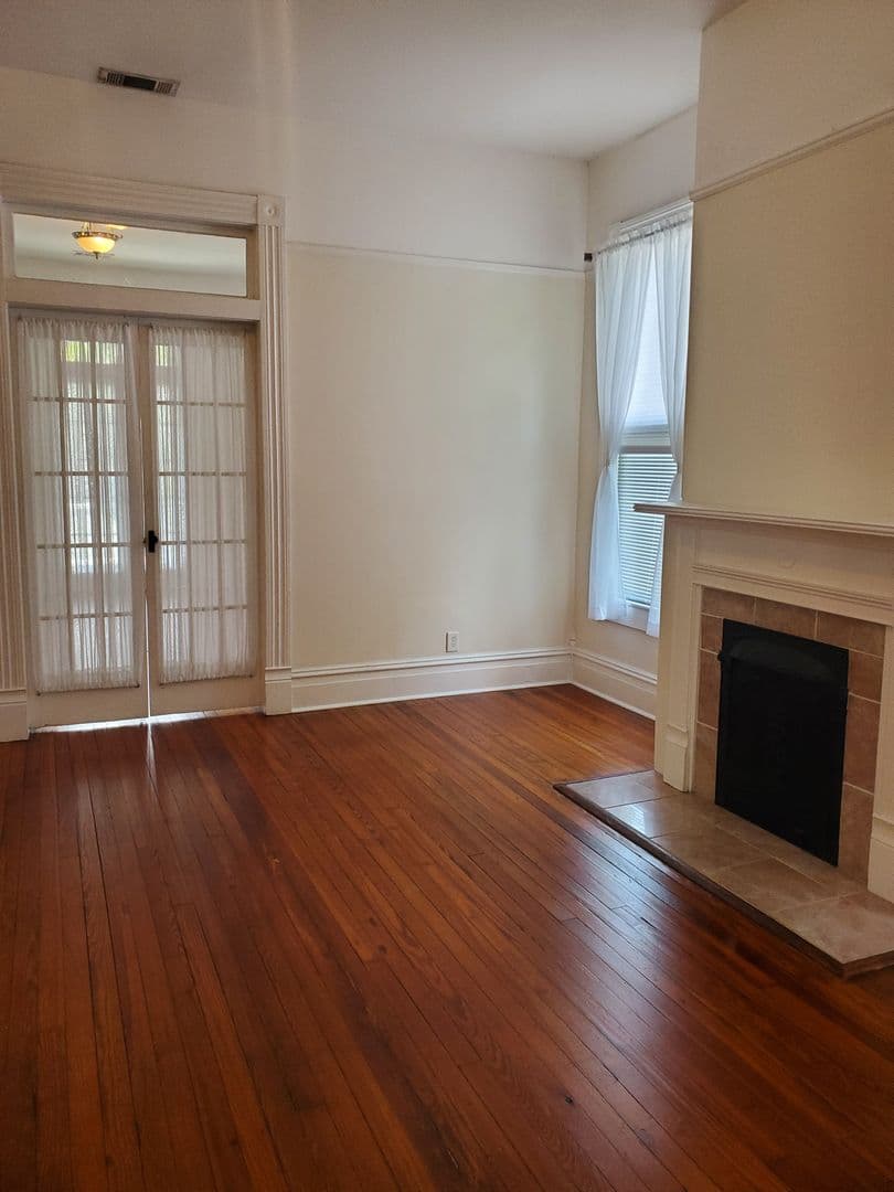 Savannah House: 2402 Lincoln Street