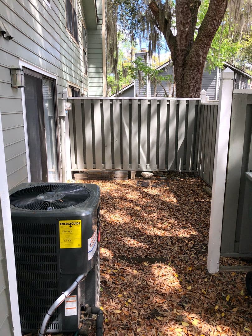 Savannah House: 118 Holland Park Circle