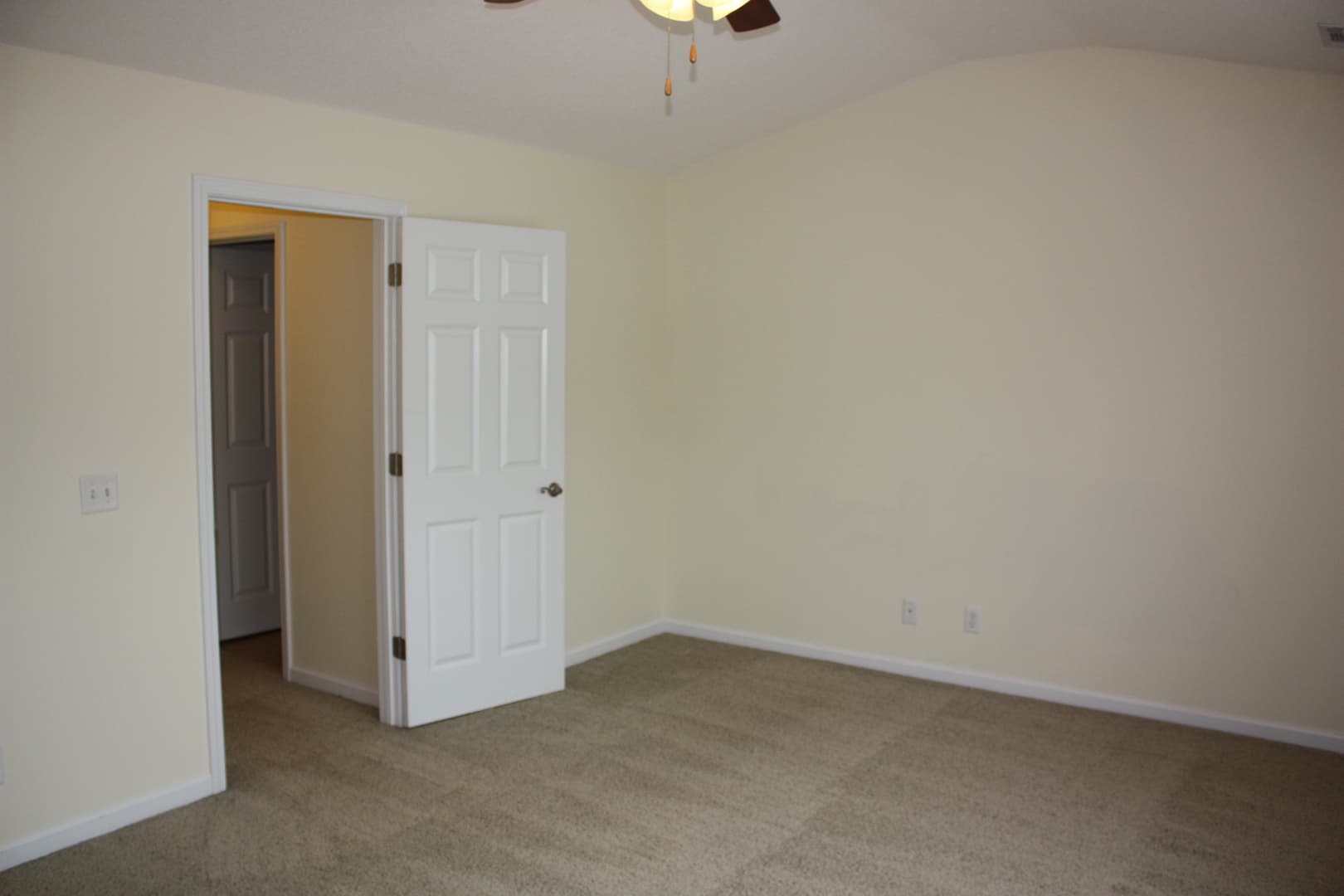 Savannah House: 8 Reese Way