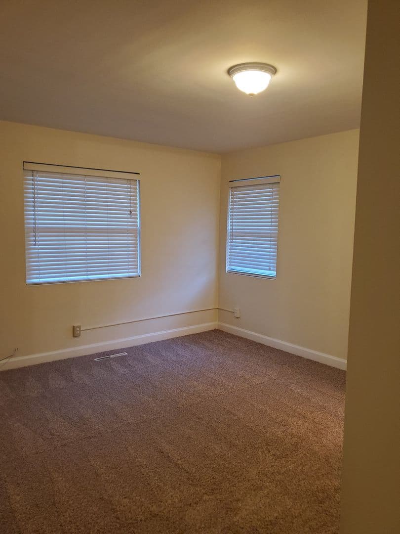 Savannah House: 130 Linden Drive