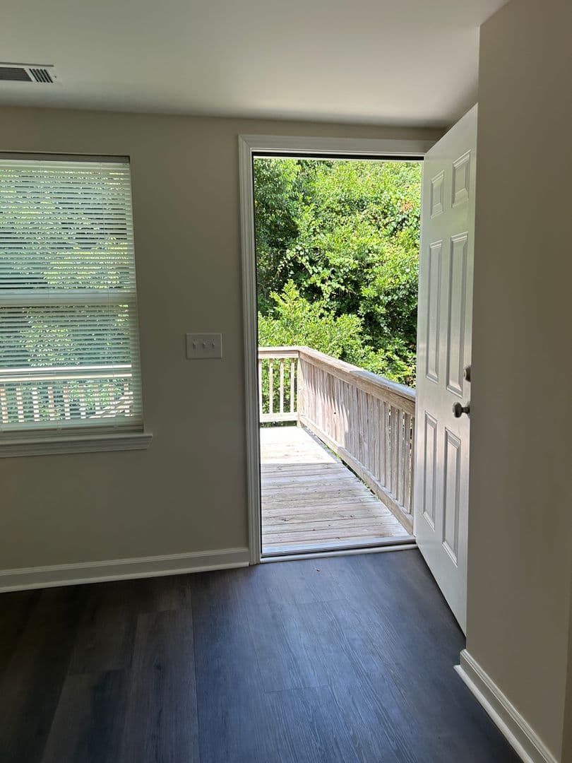 Savannah House: 5308 Jasmine Avenue