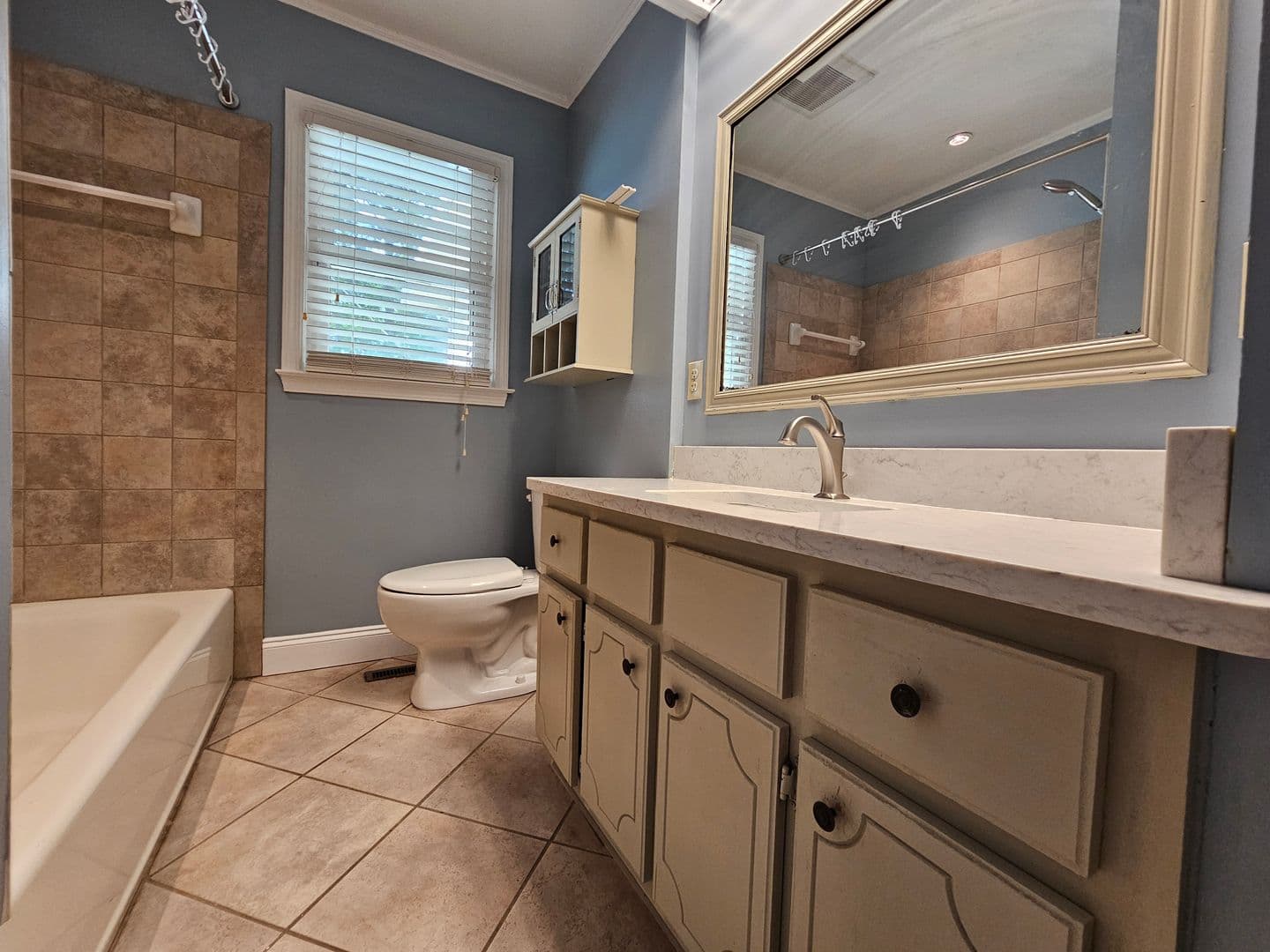 Savannah House: 303 Brandywine Rd