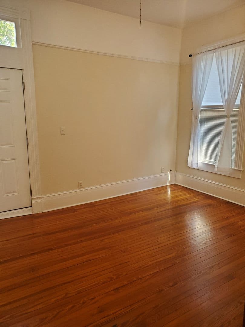 Savannah House: 2402 Lincoln Street