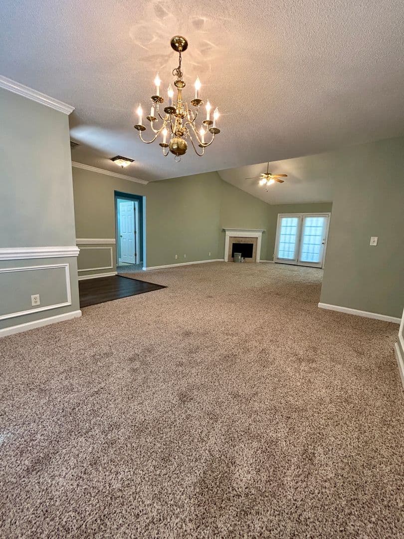 Savannah House: 6 Fontenot Ct