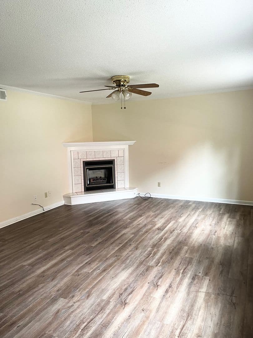 Savannah Townhome: 455 Mall Blvd