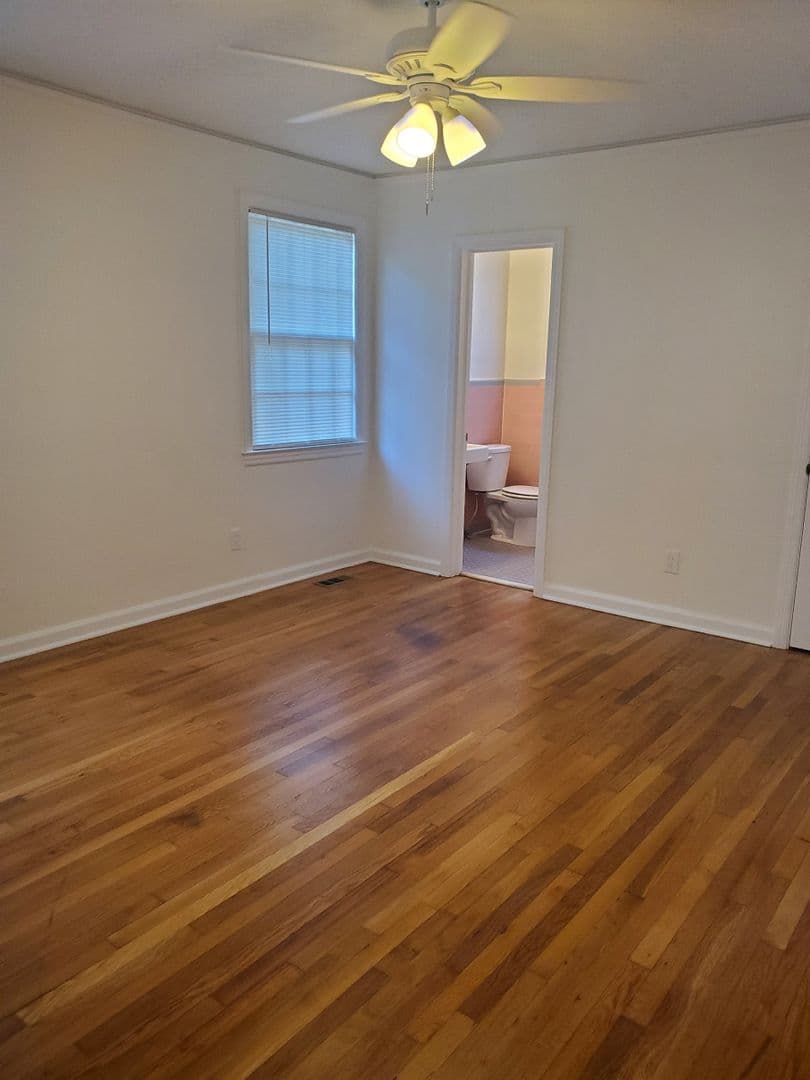 Savannah Apartment: 620 E 53rd St